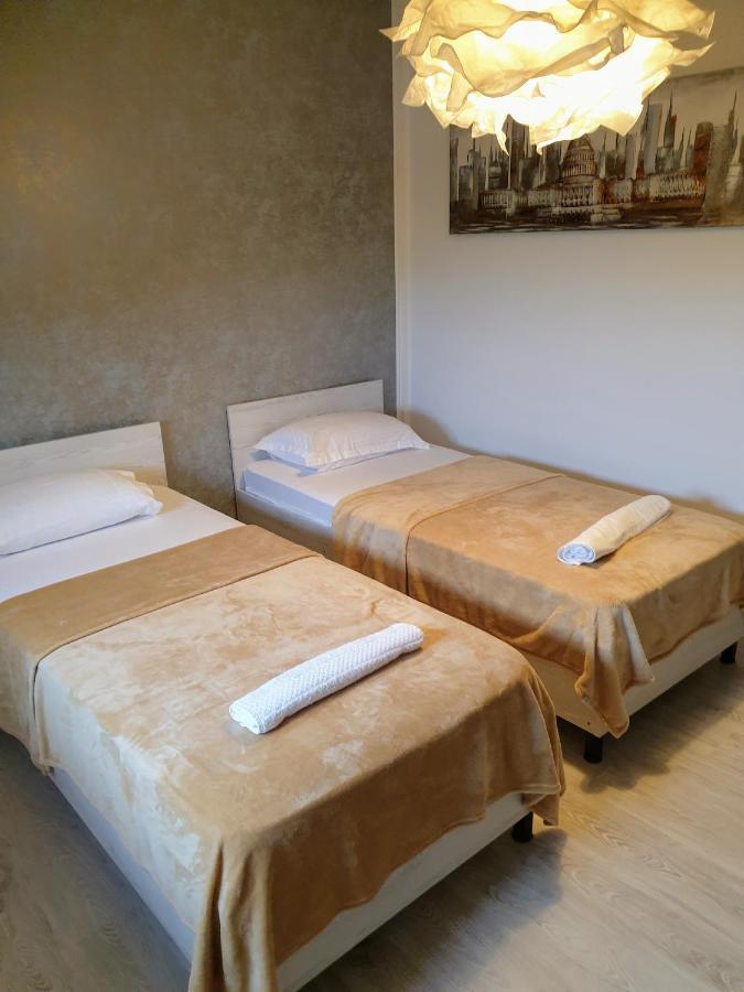 Hotel Queen 布加勒斯特 外观 照片