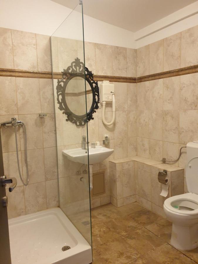 Hotel Queen 布加勒斯特 外观 照片